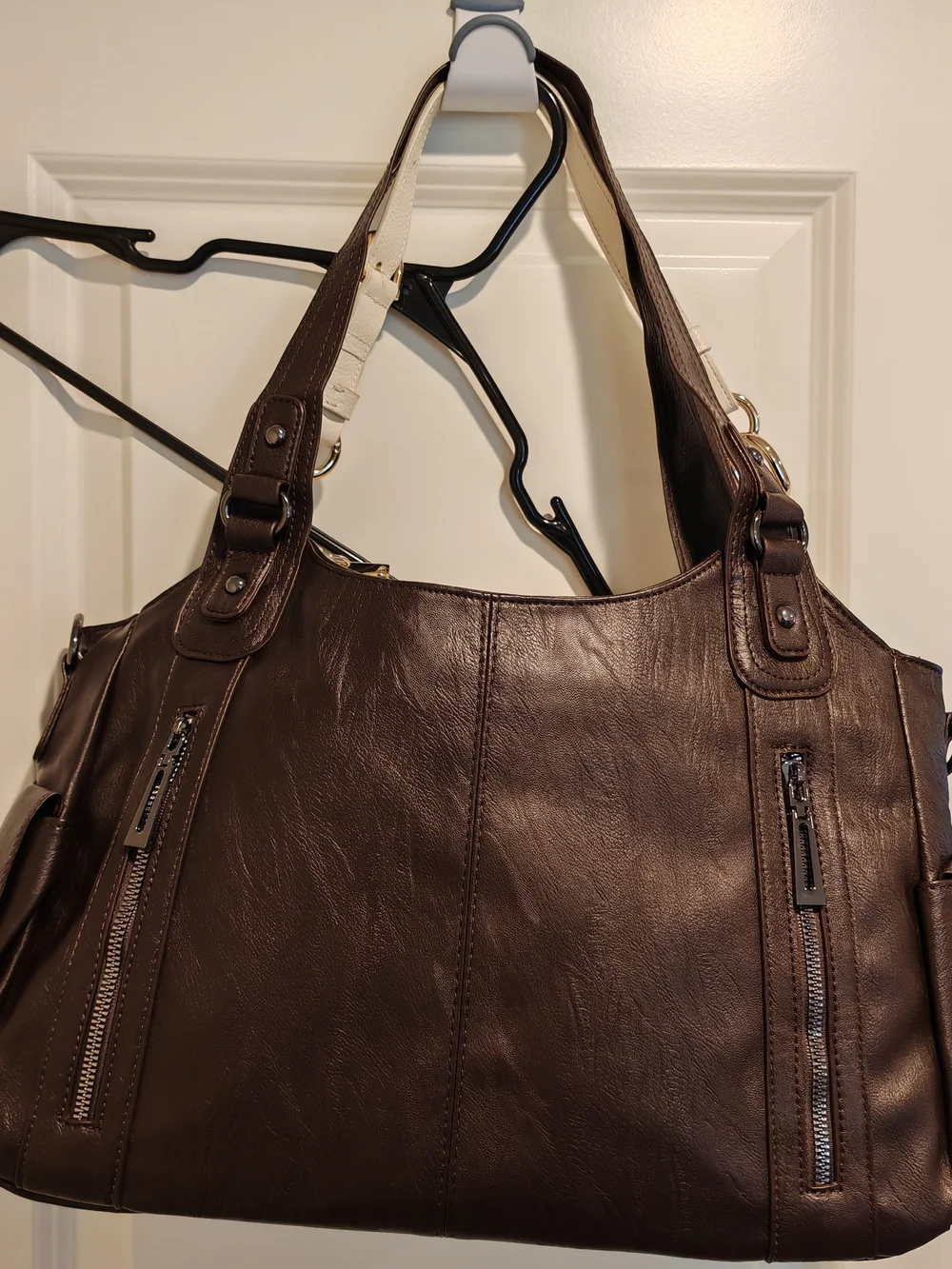 Classic Brown Leather Shoulder Bag with Dual Zips